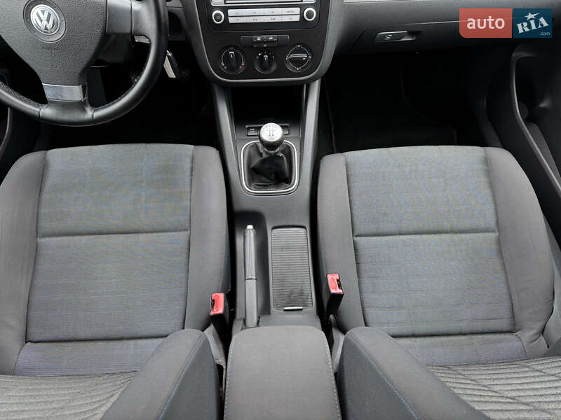 Хетчбек Volkswagen Golf 2007 в Сваляві