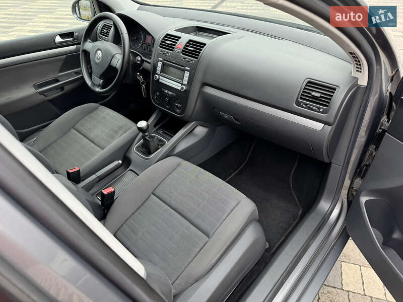 Хетчбек Volkswagen Golf 2007 в Сваляві