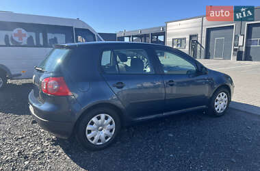 Хетчбек Volkswagen Golf 2005 в 