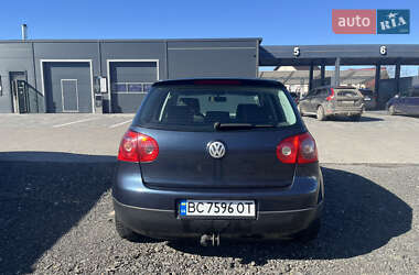 Хетчбек Volkswagen Golf 2005 в 