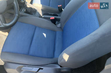 Хетчбек Volkswagen Golf 2005 в 