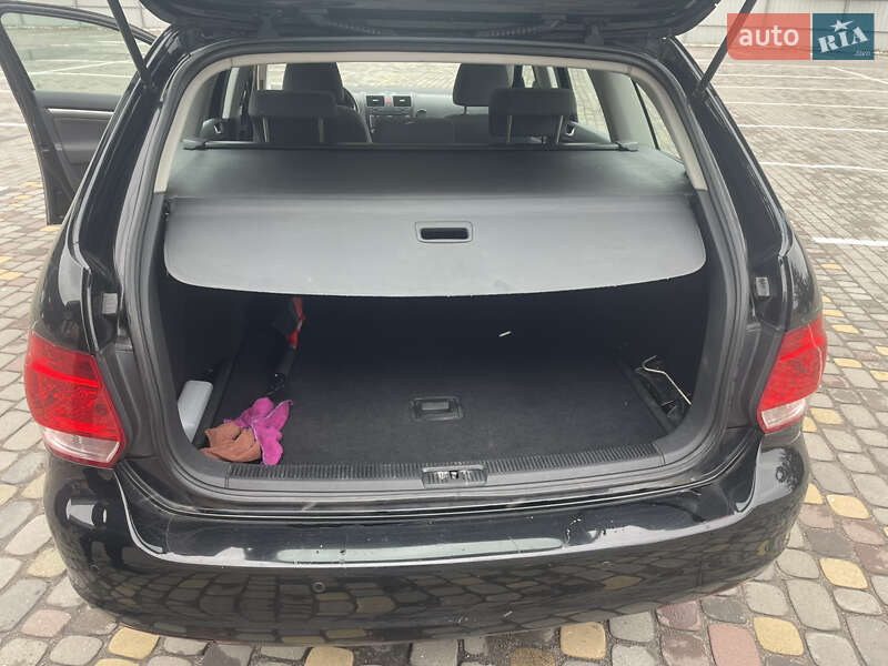 Універсал Volkswagen Golf 2009 в Луцьку