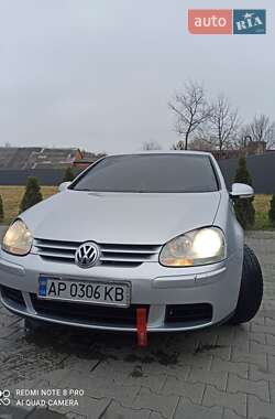 Хэтчбек Volkswagen Golf 2005 в 