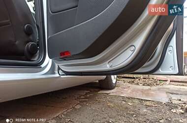 Хэтчбек Volkswagen Golf 2005 в 