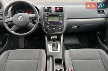 Хетчбек Volkswagen Golf 2004 в Чернівцях