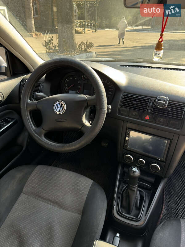 Хетчбек Volkswagen Golf 2002 в Вінниці