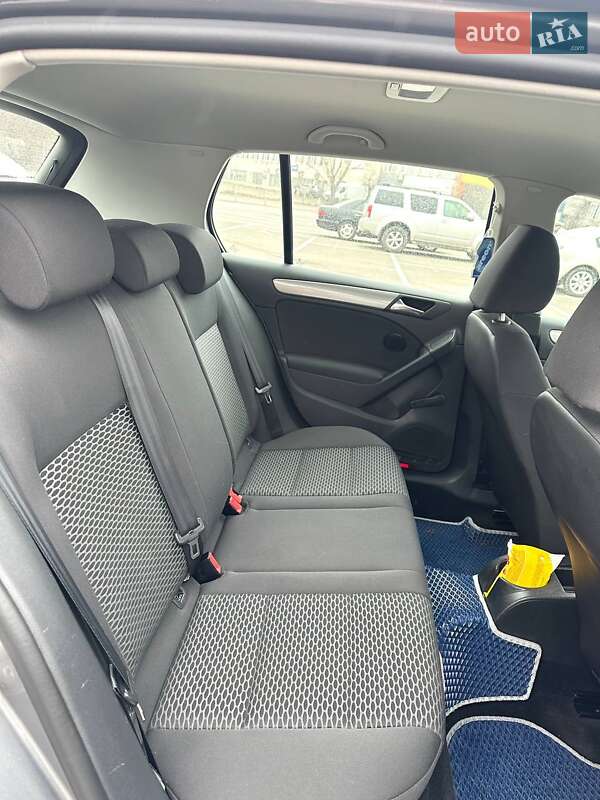 Хетчбек Volkswagen Golf 2009 в Івано-Франківську