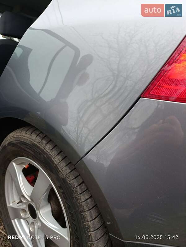 Хетчбек Volkswagen Golf 2005 в Харкові