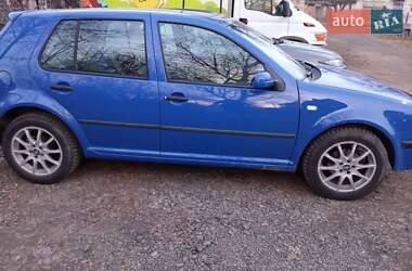 Хэтчбек Volkswagen Golf 2000 в 