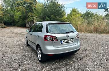 Хетчбек Volkswagen Golf 2005 в Запоріжжі