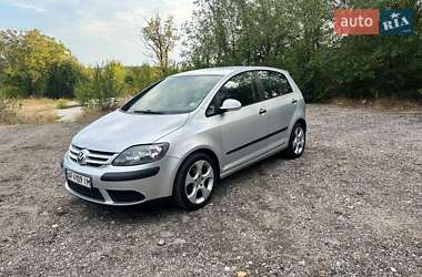 Хетчбек Volkswagen Golf 2005 в Запоріжжі