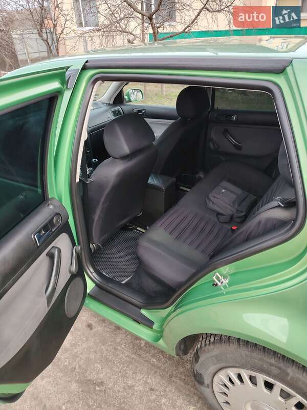 Хэтчбек Volkswagen Golf 1998 в Ахтырке