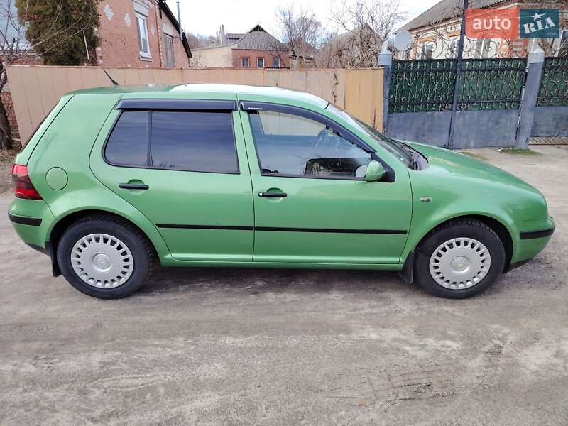Хэтчбек Volkswagen Golf 1998 в Ахтырке