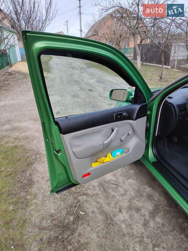 Хэтчбек Volkswagen Golf 1998 в Ахтырке