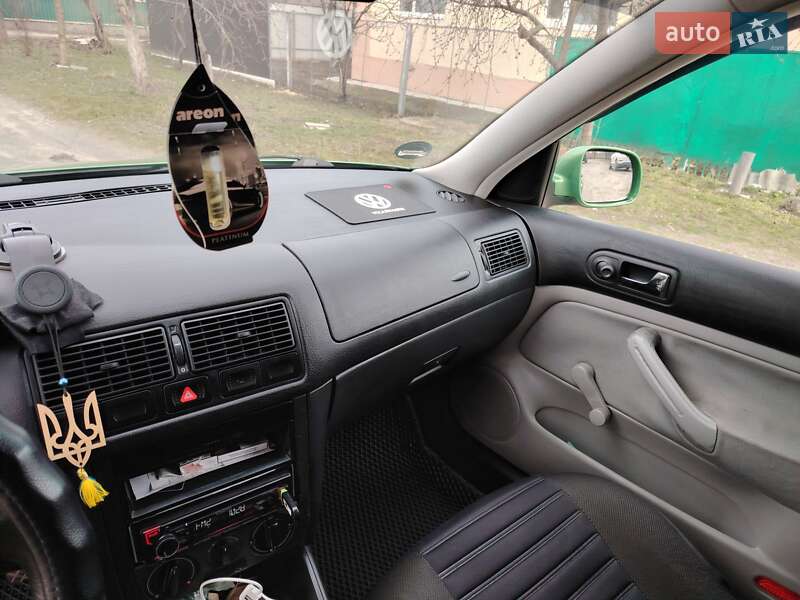 Хэтчбек Volkswagen Golf 1998 в Ахтырке