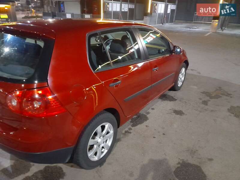 Хэтчбек Volkswagen Golf 2003 в Кропивницком