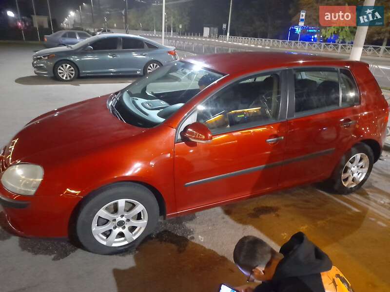 Хэтчбек Volkswagen Golf 2003 в Кропивницком