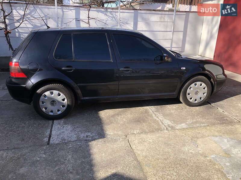 Хетчбек Volkswagen Golf 2003 в Дрогобичі