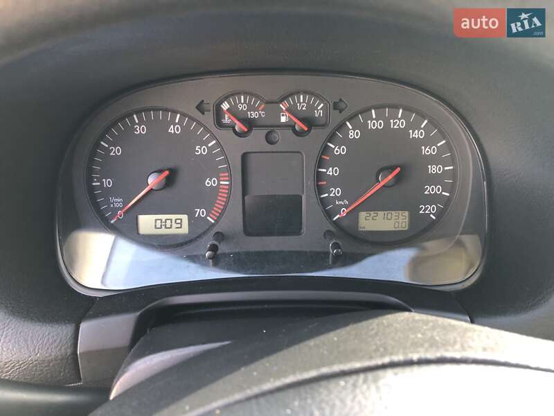 Хетчбек Volkswagen Golf 2003 в Дрогобичі