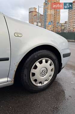 Хэтчбек Volkswagen Golf 2000 в 