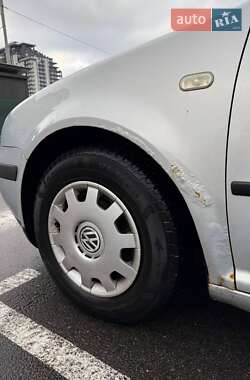 Хэтчбек Volkswagen Golf 2000 в 