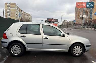 Хэтчбек Volkswagen Golf 2000 в 