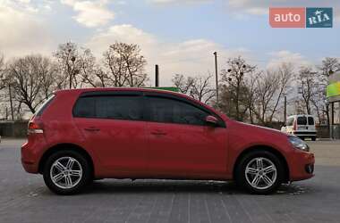 Хэтчбек Volkswagen Golf 2012 в 