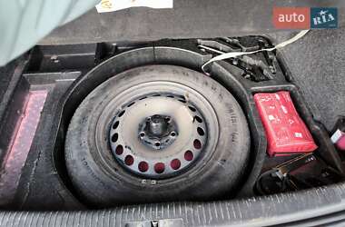Хэтчбек Volkswagen Golf 2012 в 
