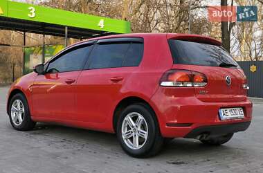 Хэтчбек Volkswagen Golf 2012 в 
