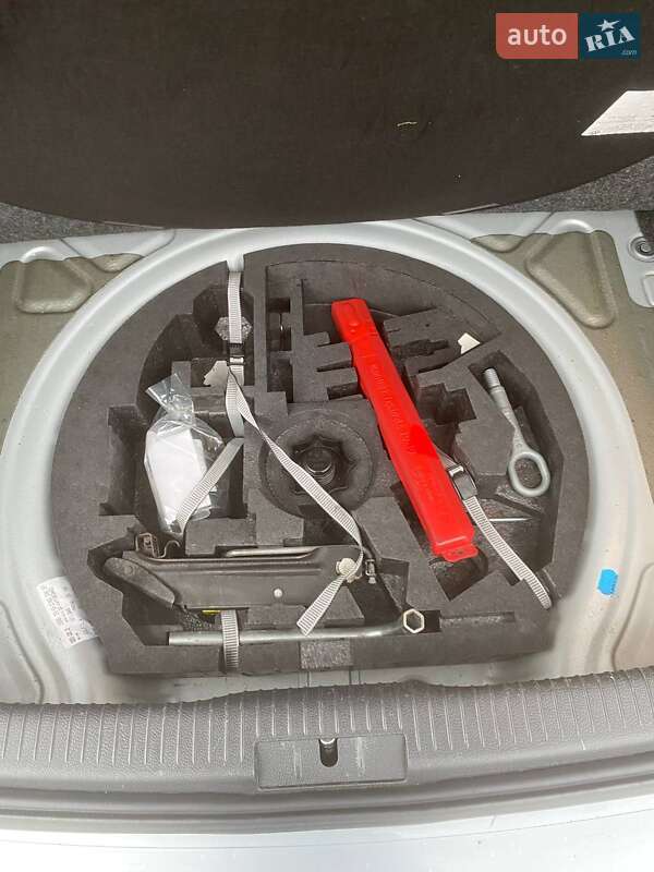 Хэтчбек Volkswagen Golf 2004 в Раздельной