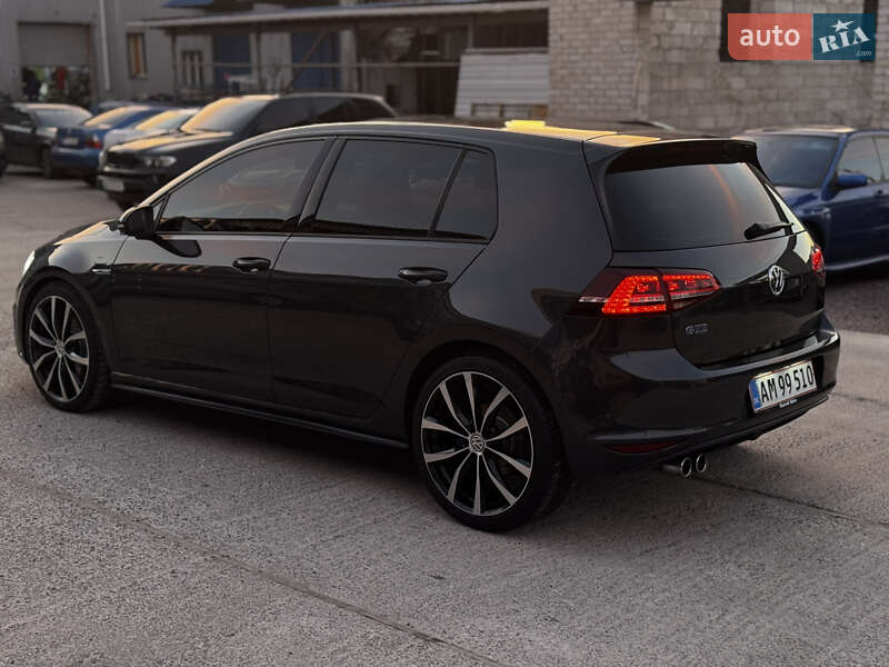 Хэтчбек Volkswagen Golf 2015 в Житомире