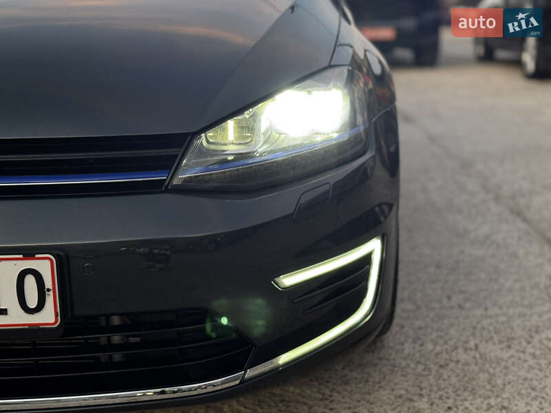 Хэтчбек Volkswagen Golf 2015 в Житомире