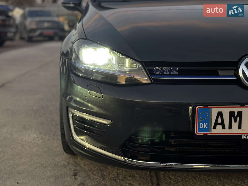 Хэтчбек Volkswagen Golf 2015 в Житомире