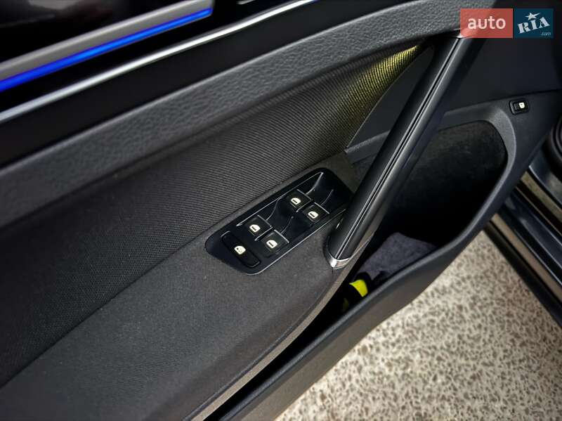 Хэтчбек Volkswagen Golf 2015 в Житомире