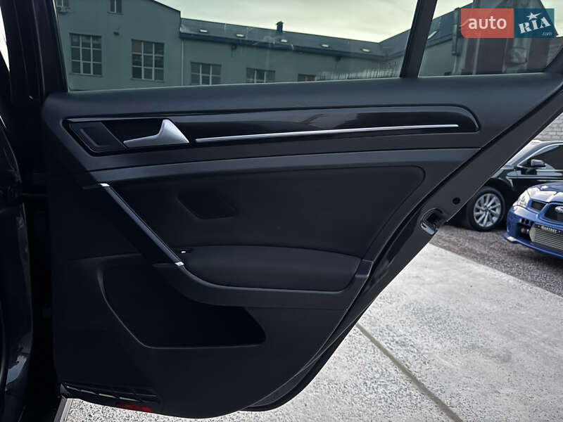 Хэтчбек Volkswagen Golf 2015 в Житомире