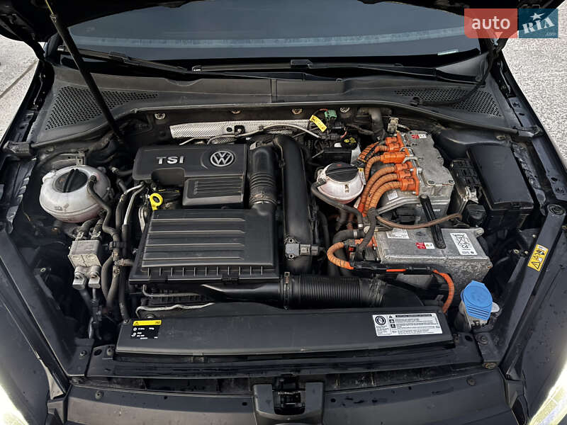 Хэтчбек Volkswagen Golf 2015 в Житомире