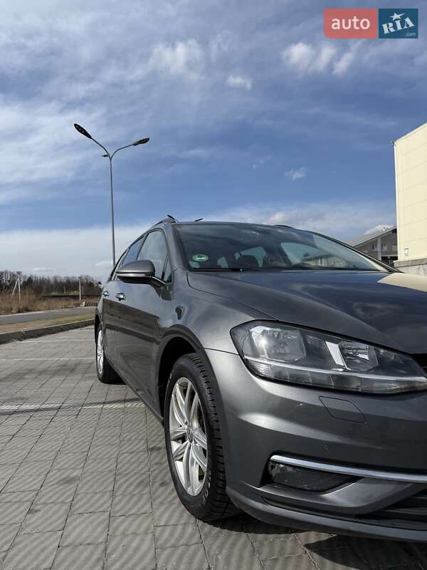 Універсал Volkswagen Golf 2018 в Львові