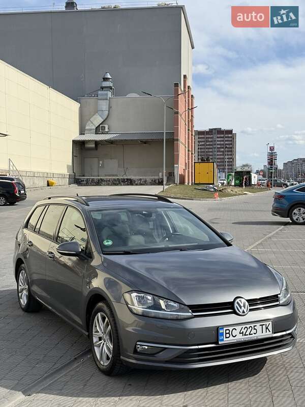 Універсал Volkswagen Golf 2018 в Львові