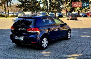 Хэтчбек Volkswagen Golf 2010 в 