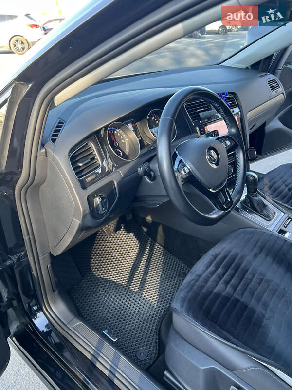 Хетчбек Volkswagen Golf 2020 в Вінниці