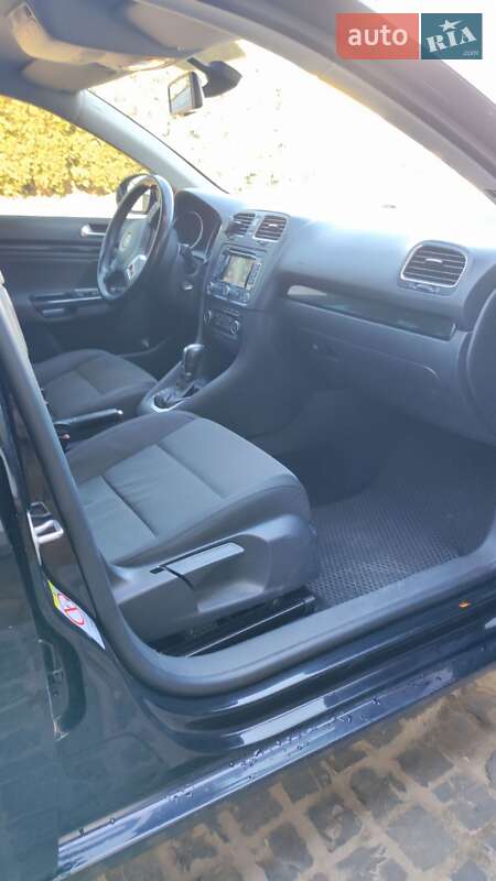 Універсал Volkswagen Golf 2012 в Вараші