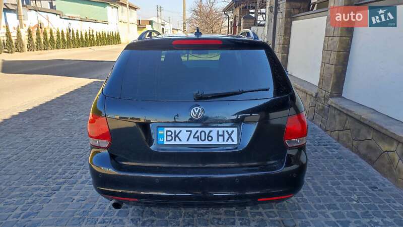 Універсал Volkswagen Golf 2012 в Вараші