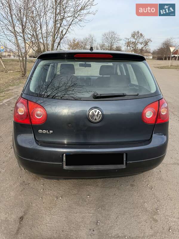 Хэтчбек Volkswagen Golf 2006 в Новониколаевке