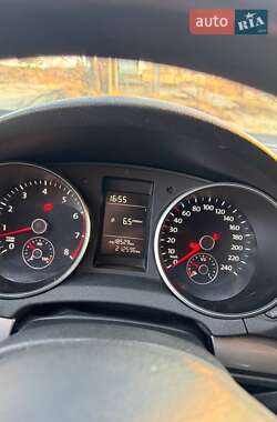 Хэтчбек Volkswagen Golf 2012 в 