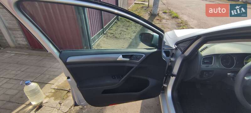 Универсал Volkswagen Golf 2015 в Овруче