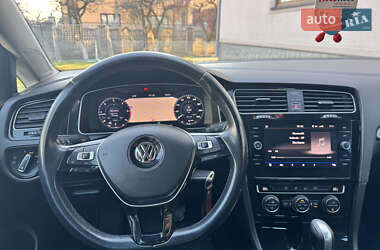 Універсал Volkswagen Golf 2017 в Чернівцях