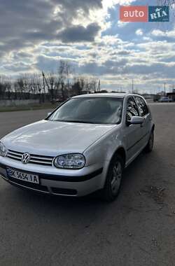 Хэтчбек Volkswagen Golf 2001 в 
