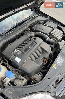 Хэтчбек Volkswagen Golf 2006 в 