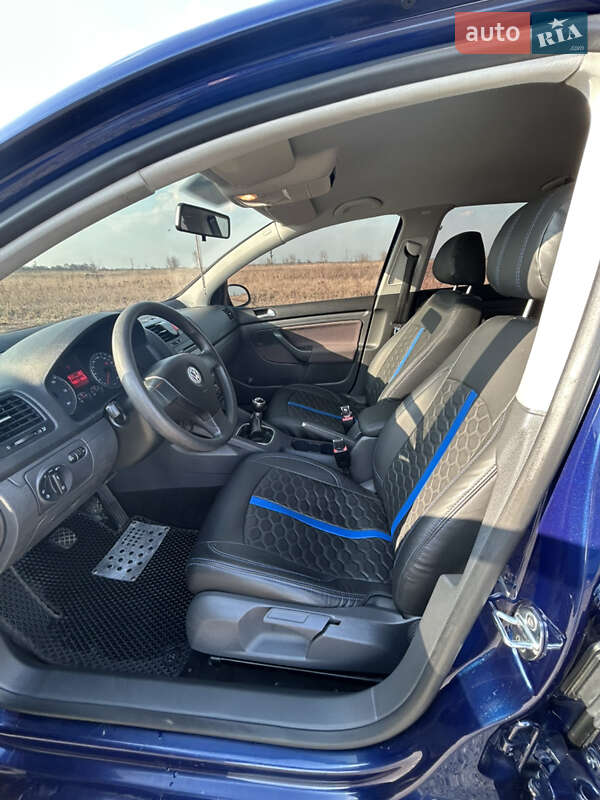 Хэтчбек Volkswagen Golf 2006 в Белзе