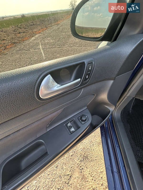 Хэтчбек Volkswagen Golf 2006 в Белзе